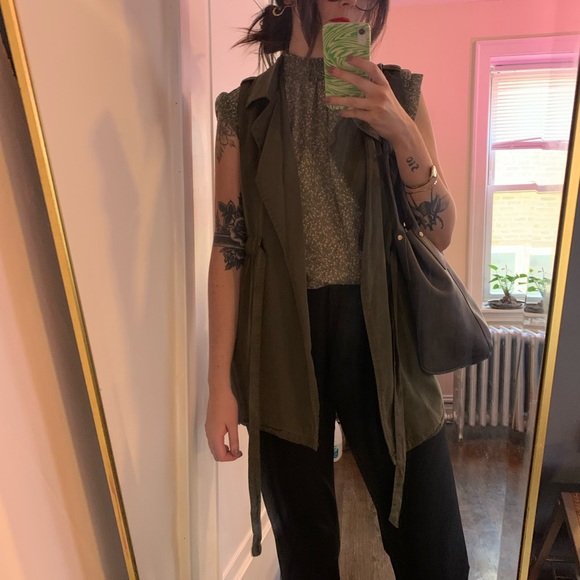 Green vest - Picture 2 of 6